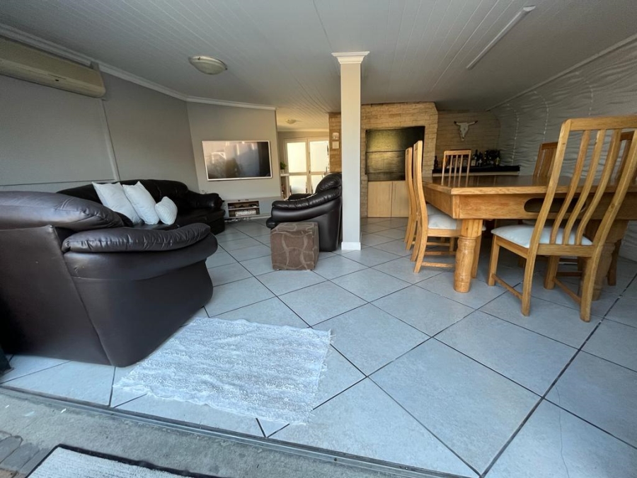 To Let 5 Bedroom Property for Rent in Richwood Western Cape